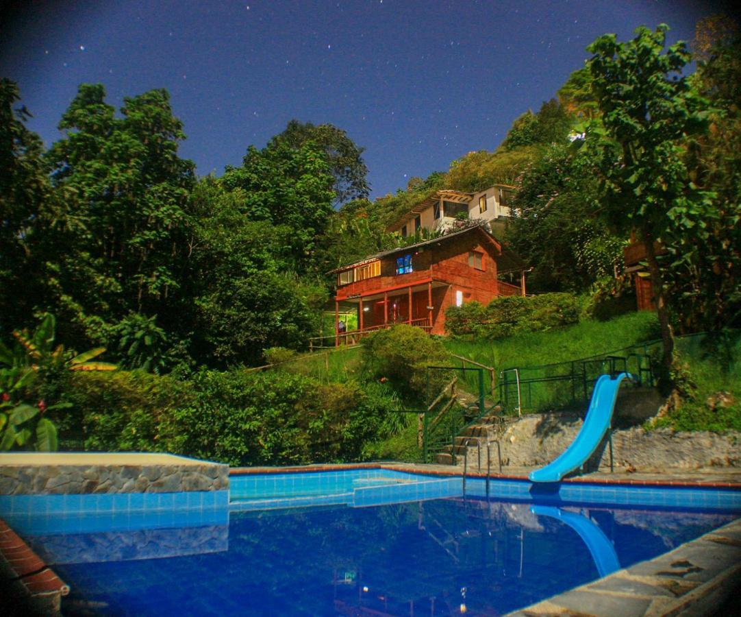Eco Lodge La Juanita 马尼萨莱斯 外观 照片