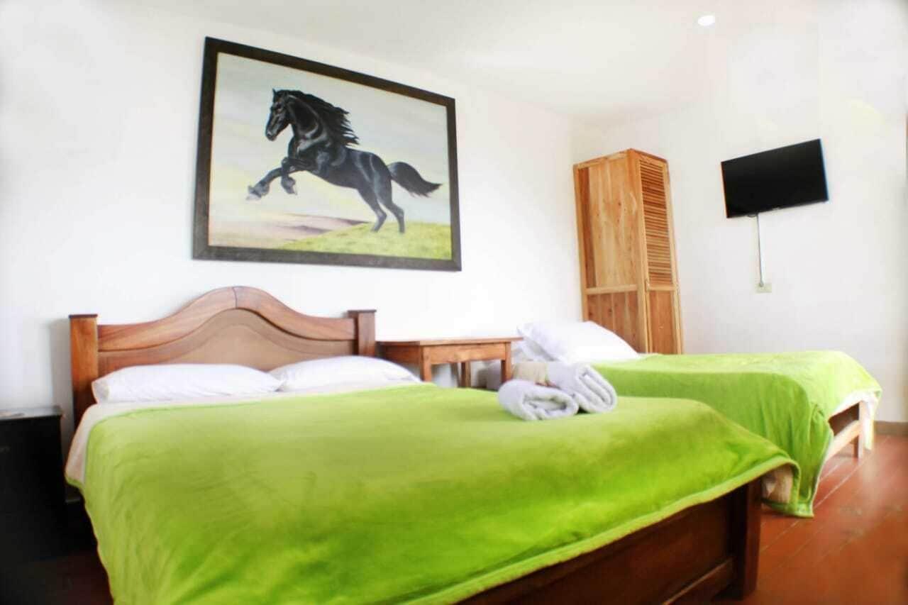 Eco Lodge La Juanita 马尼萨莱斯 外观 照片