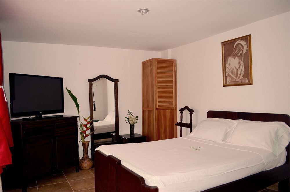 Eco Lodge La Juanita 马尼萨莱斯 外观 照片