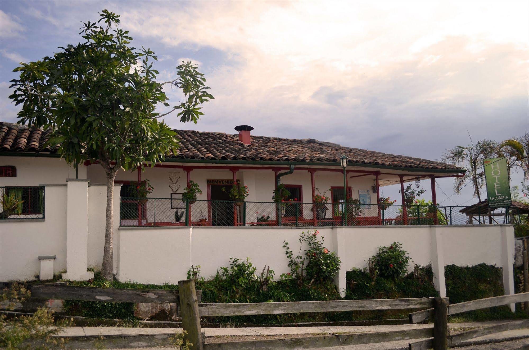Eco Lodge La Juanita 马尼萨莱斯 外观 照片